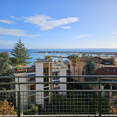 Апартаменти La Baia Nel Porto Санремо Екстер'єр фото